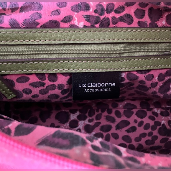 IN GREAT CONDITION! LIZ CLAIBORNE HOT PINK VEGAN LEATHER SHOULDER BAG HANDBAG - Picture 11 of 11